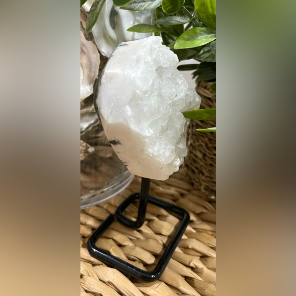 Quartz on a stand - Picture 5 of 15